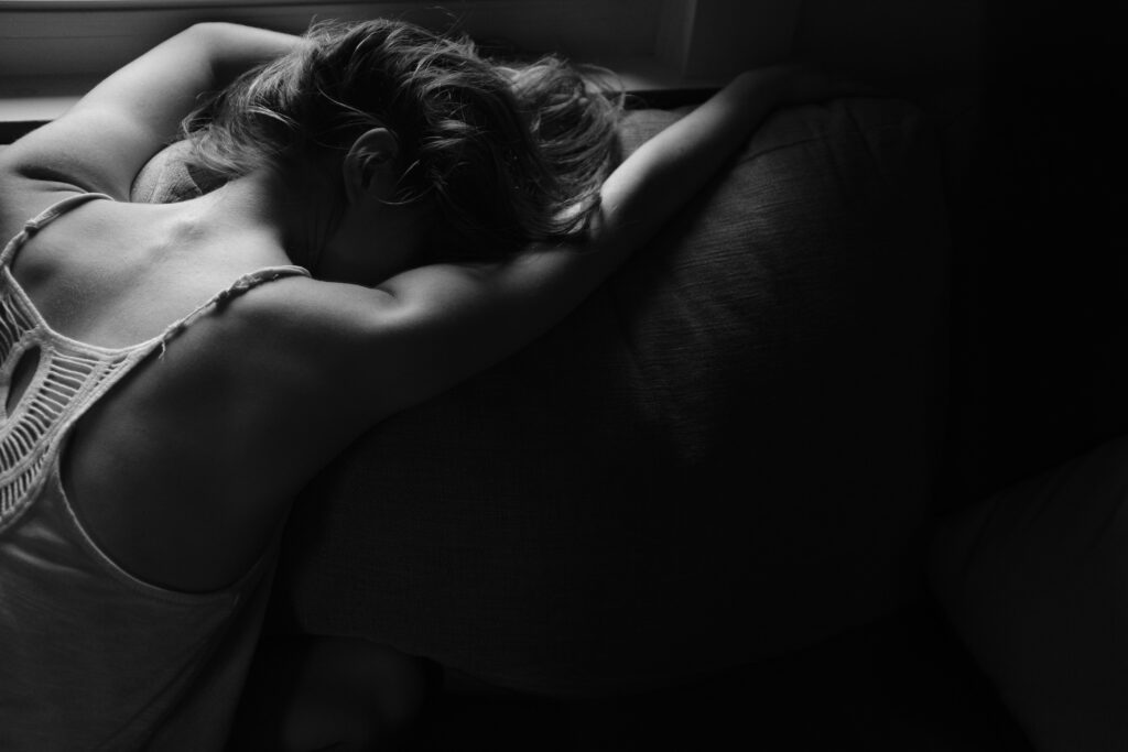Pourquoi ressentez-vous une douleur au milieu du dos gauche en respirant ?