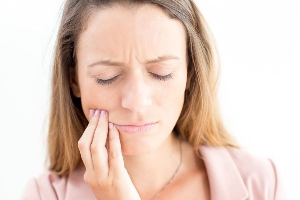 Hypertrophie gingivale : causes et solutions pour un sourire sain