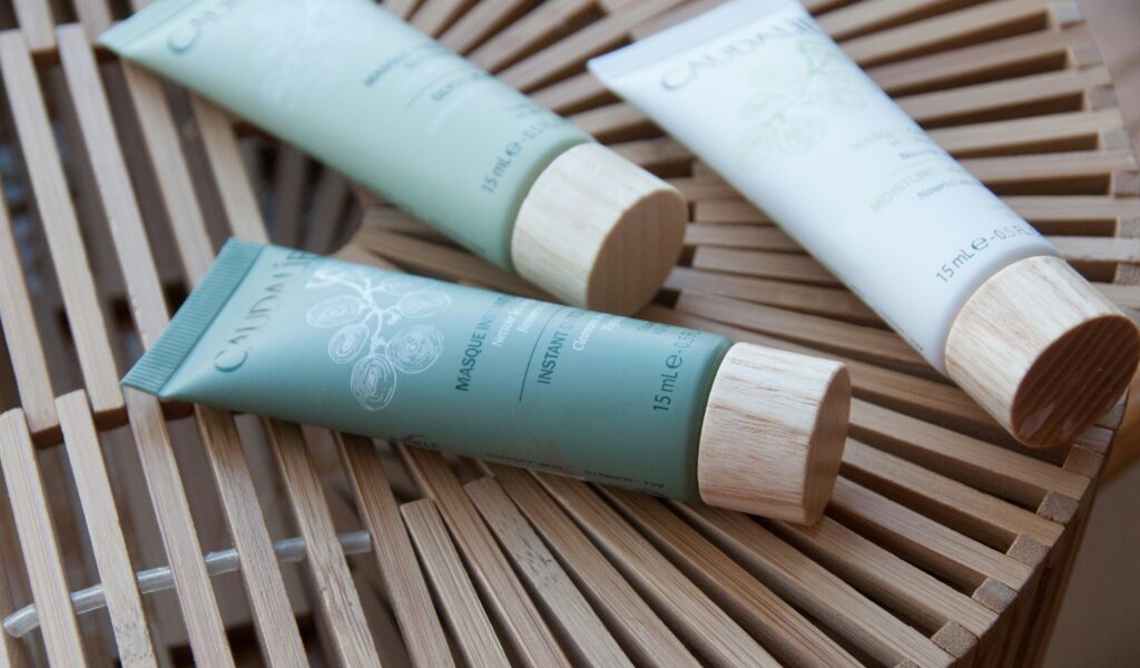 découvrez la gamme de produits caudalie, des soins cosmétiques naturels à base de raisin pour une peau éclatante et équilibrée.