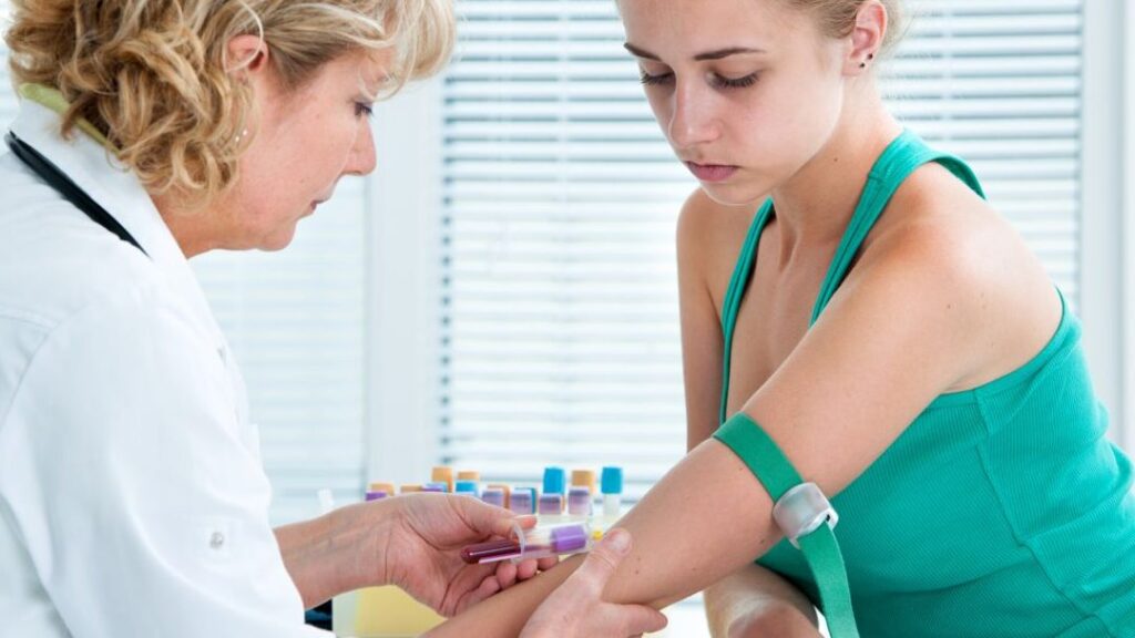 Comprendre l’hyperkaliémie sur un ECG : signes et implications cliniques