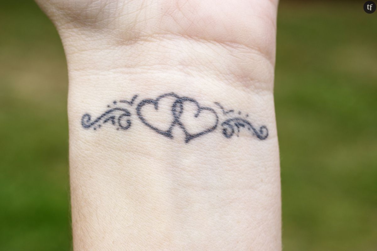 Tatouage cœur minimaliste