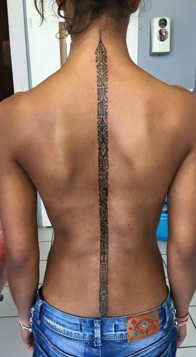 Tatouage colonne vertébrale femme