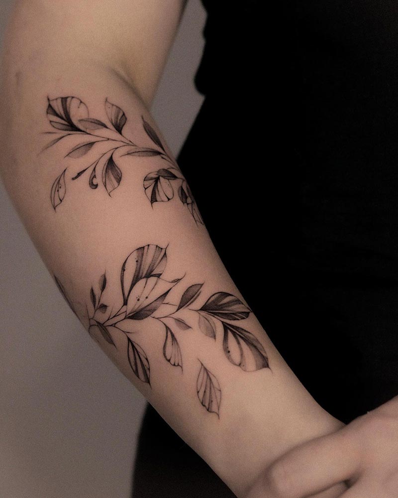 Inspiration tatouage floral avant-bras femme