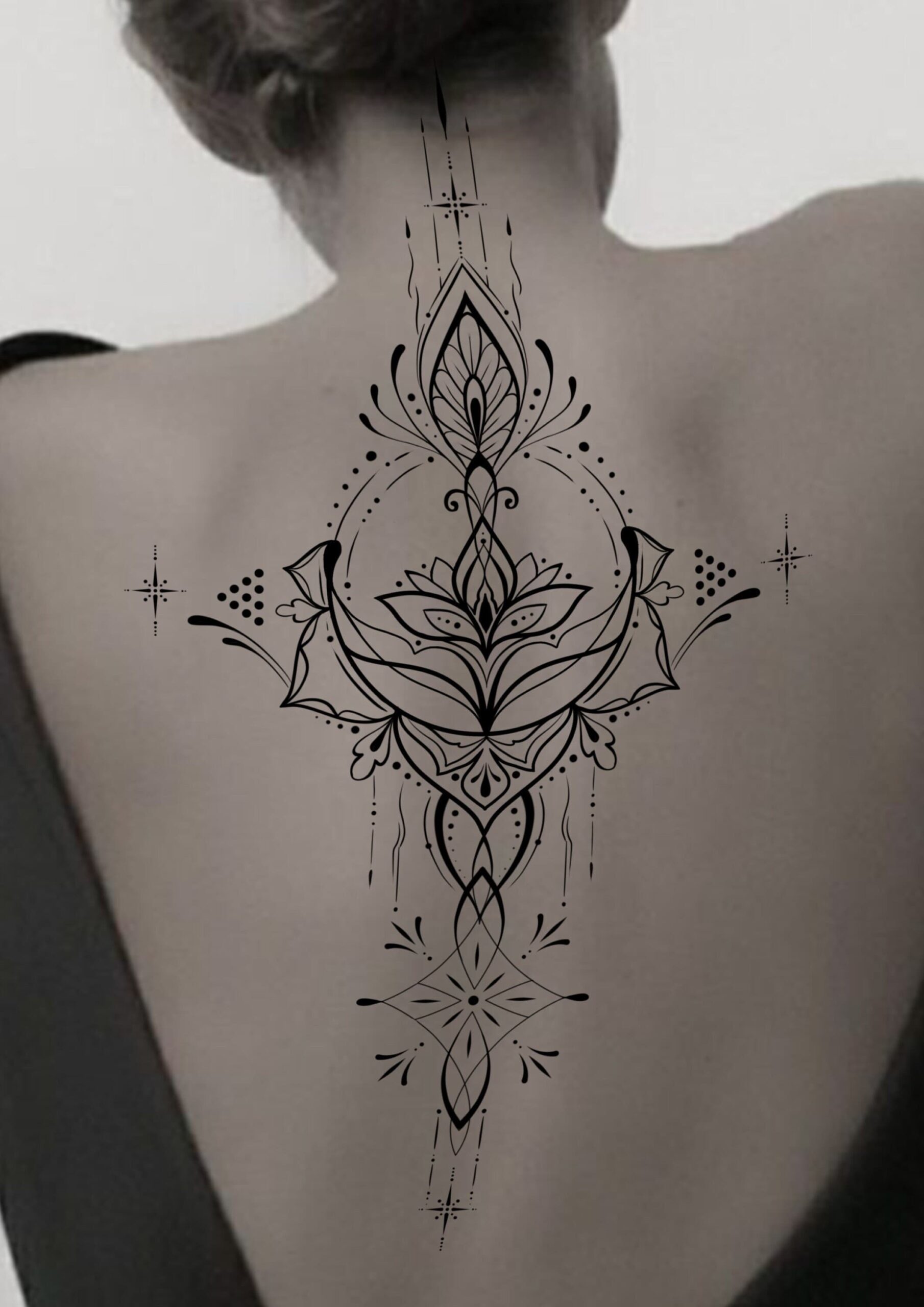 Tatouage lotus dos femme
