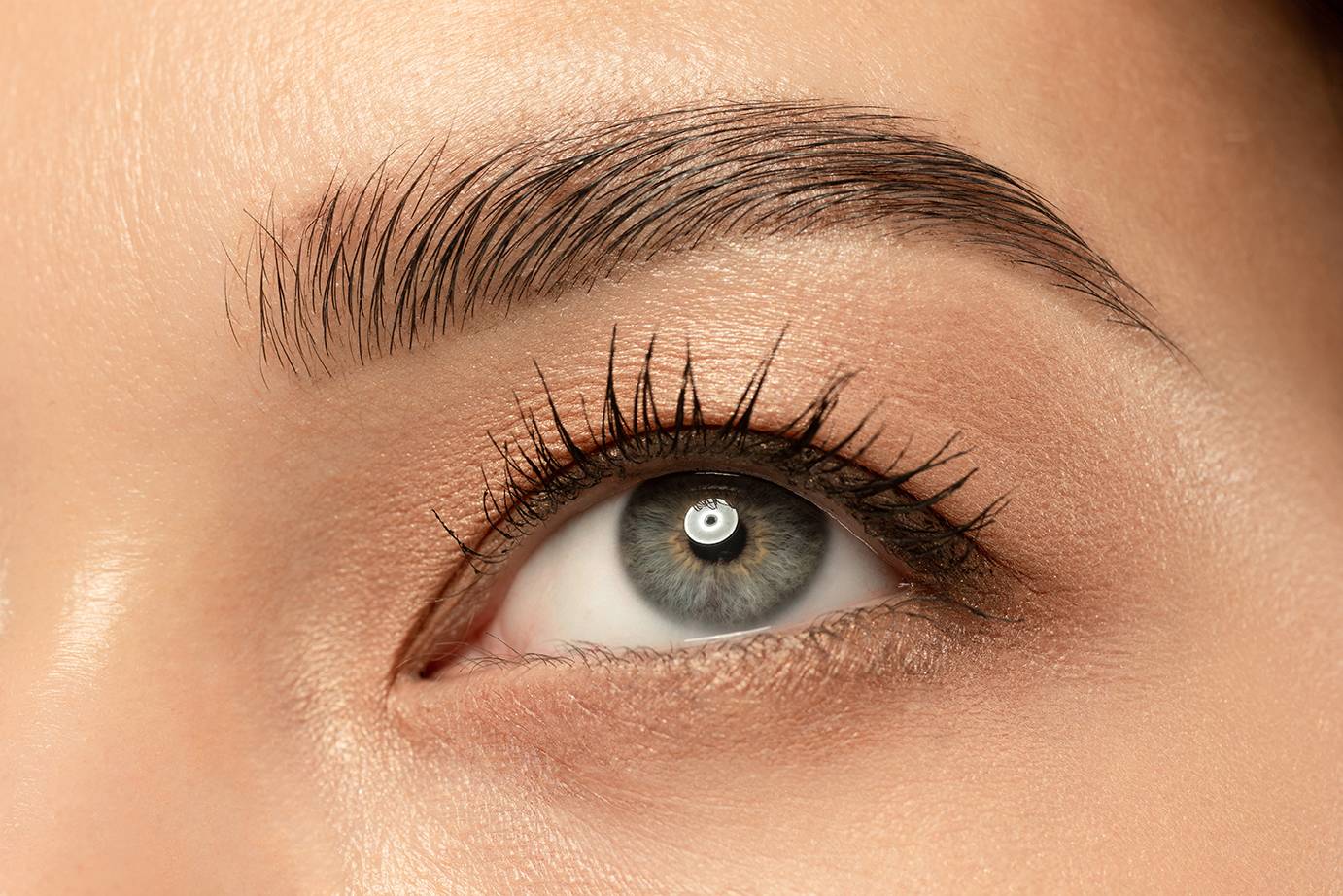 Comparaison des techniques tatouage des sourcils