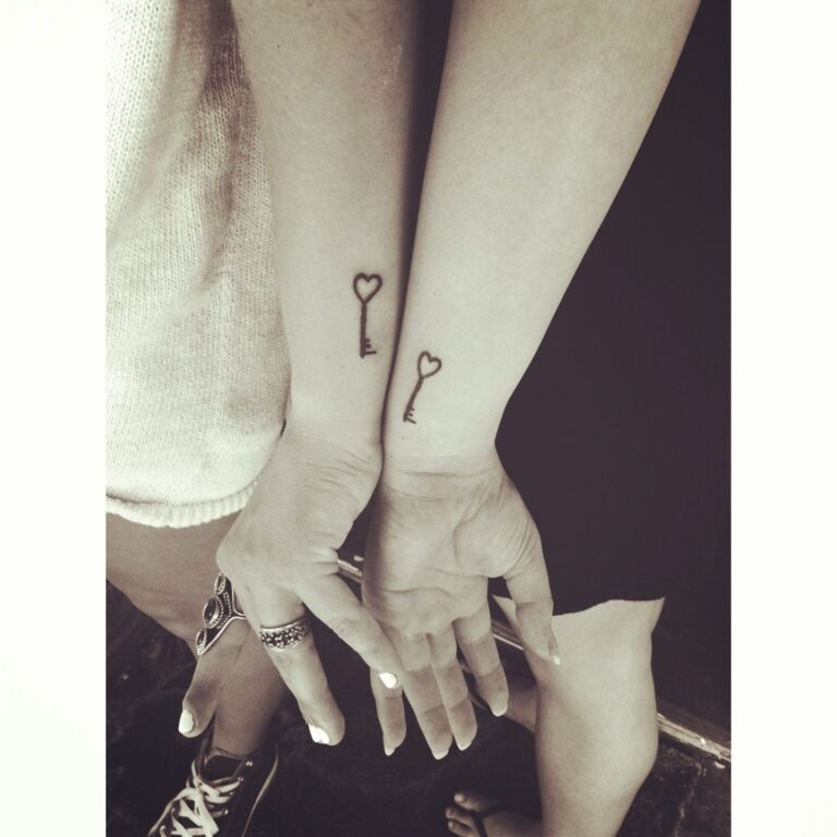Tatouage amitié : 15 idées symboliques à partager pour célébrer un lien unique