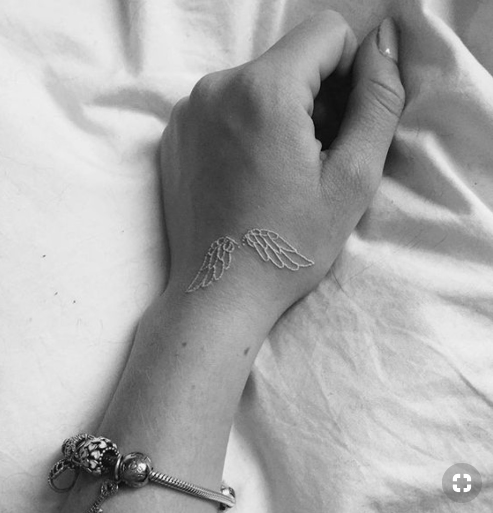 Tatouage blanc discret