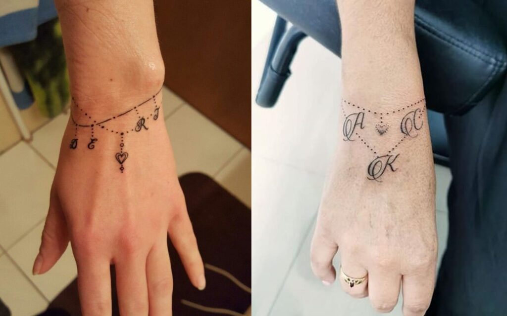 Tatouage bracelet fin et discret avec initiale sur le poignet d'une femme