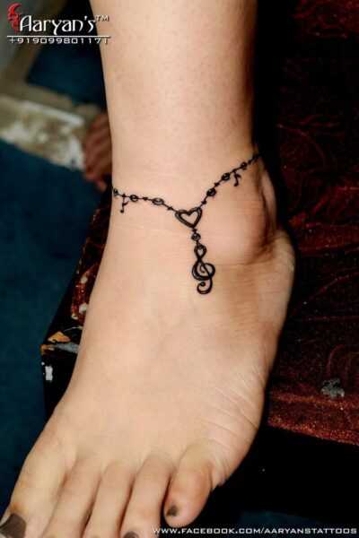 Tatouage délicat à la cheville : inspiration tendance pour sublimer votre peau