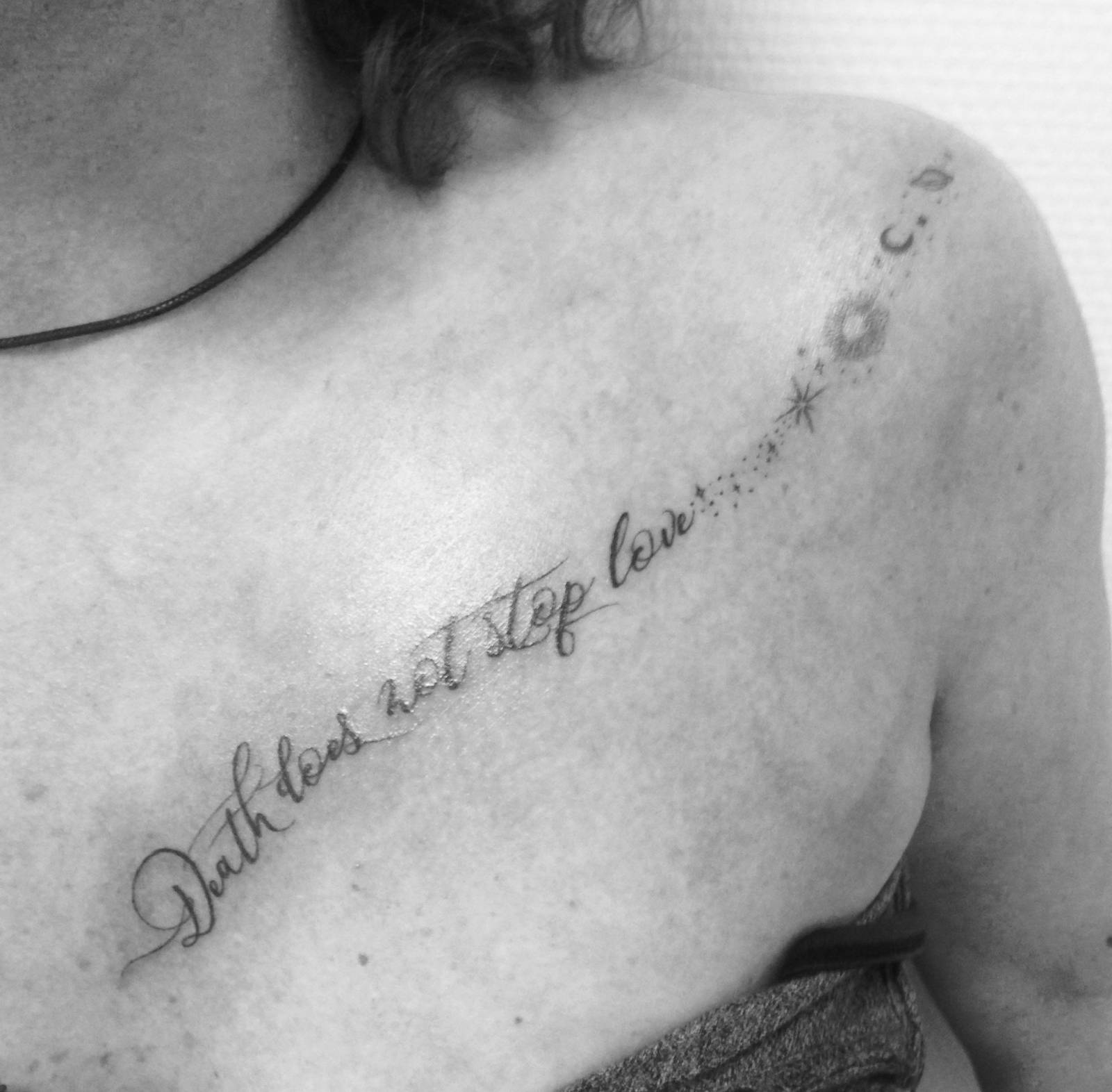 Tatouage phrase sur l'avant-bras