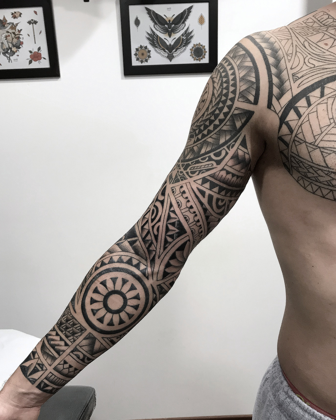 Tatouage Maori sur bras complet