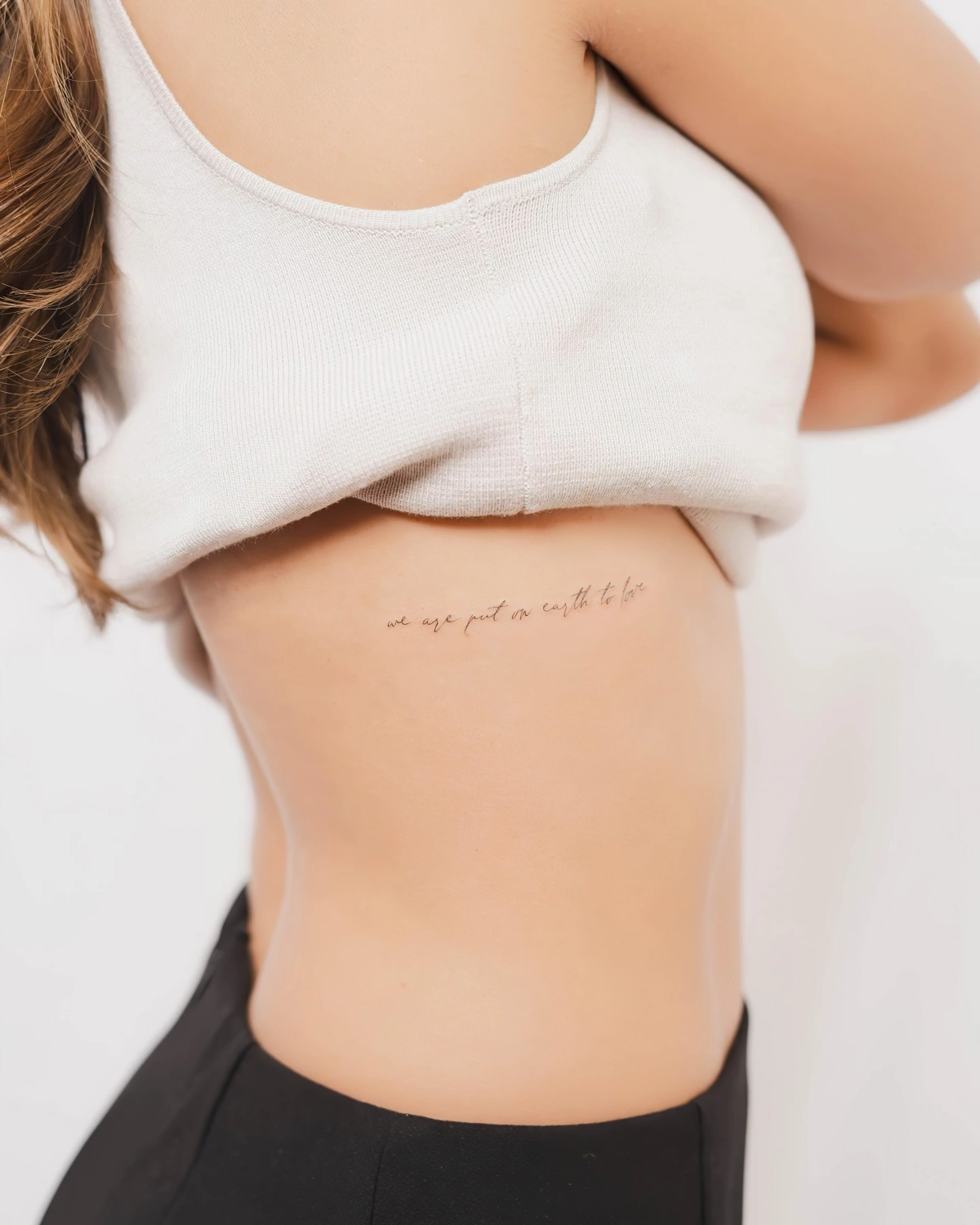 Tatouage minimaliste lettres et mots