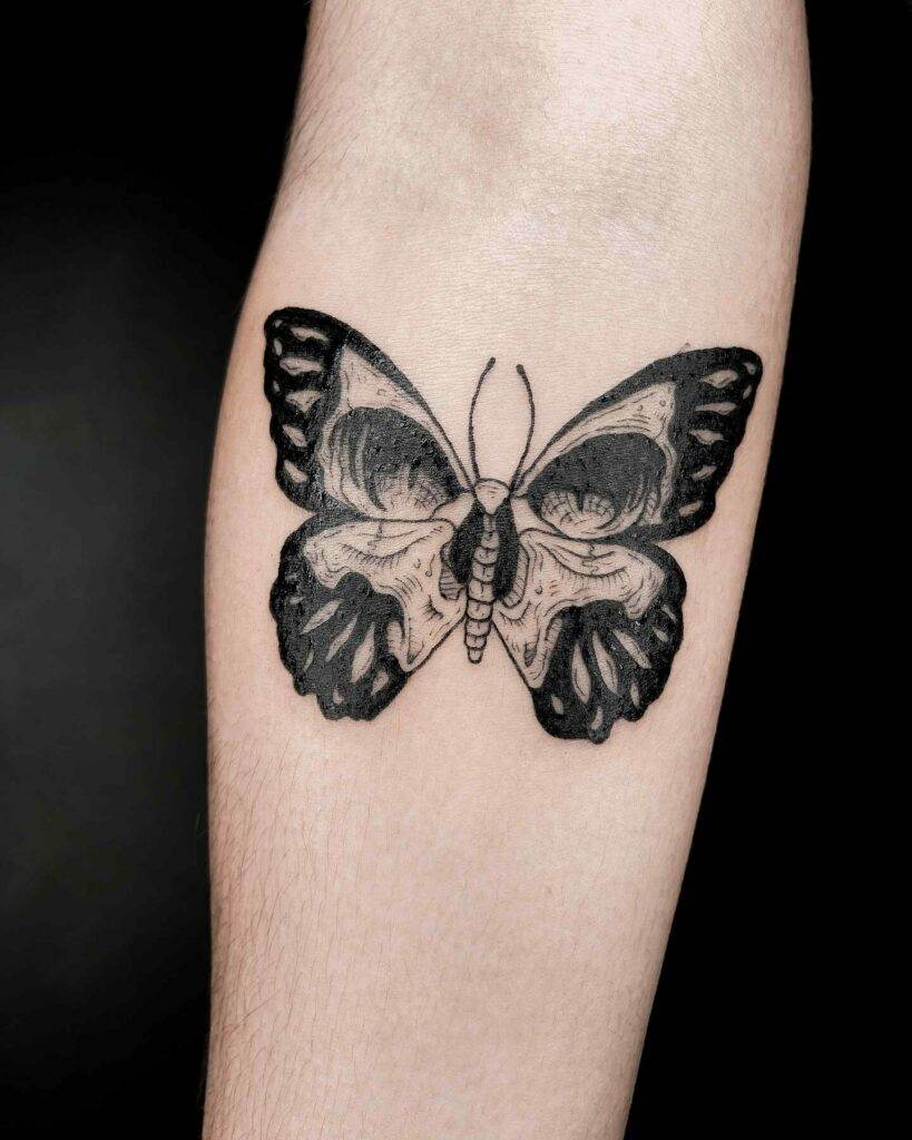 Tatouage papillon crane