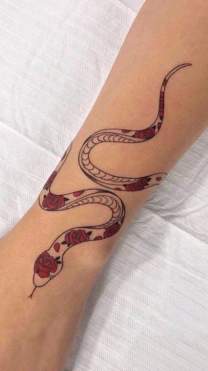Tatouage serpent rose