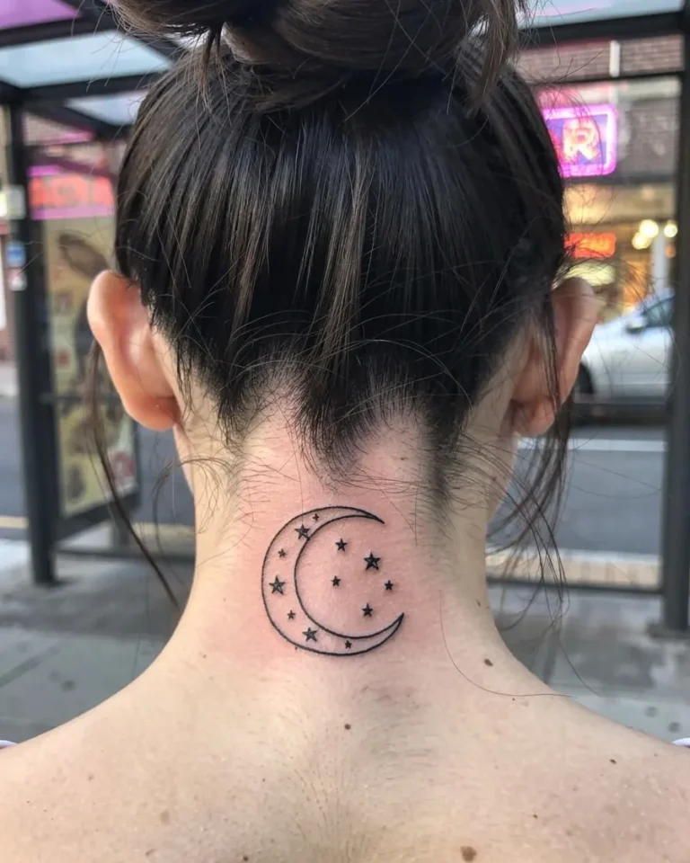 Tatouage sur la nuque